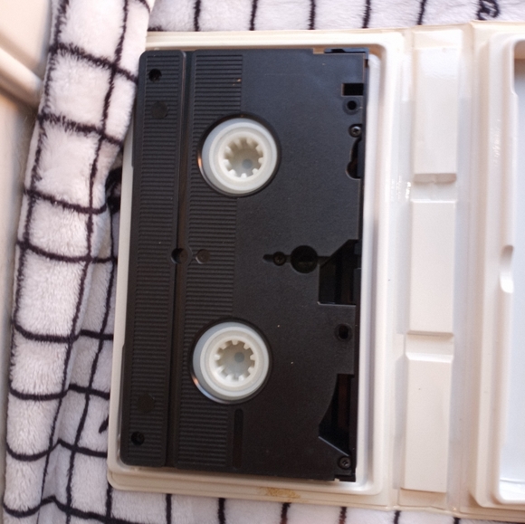 The Land before time VHS - Picture 5 of 6